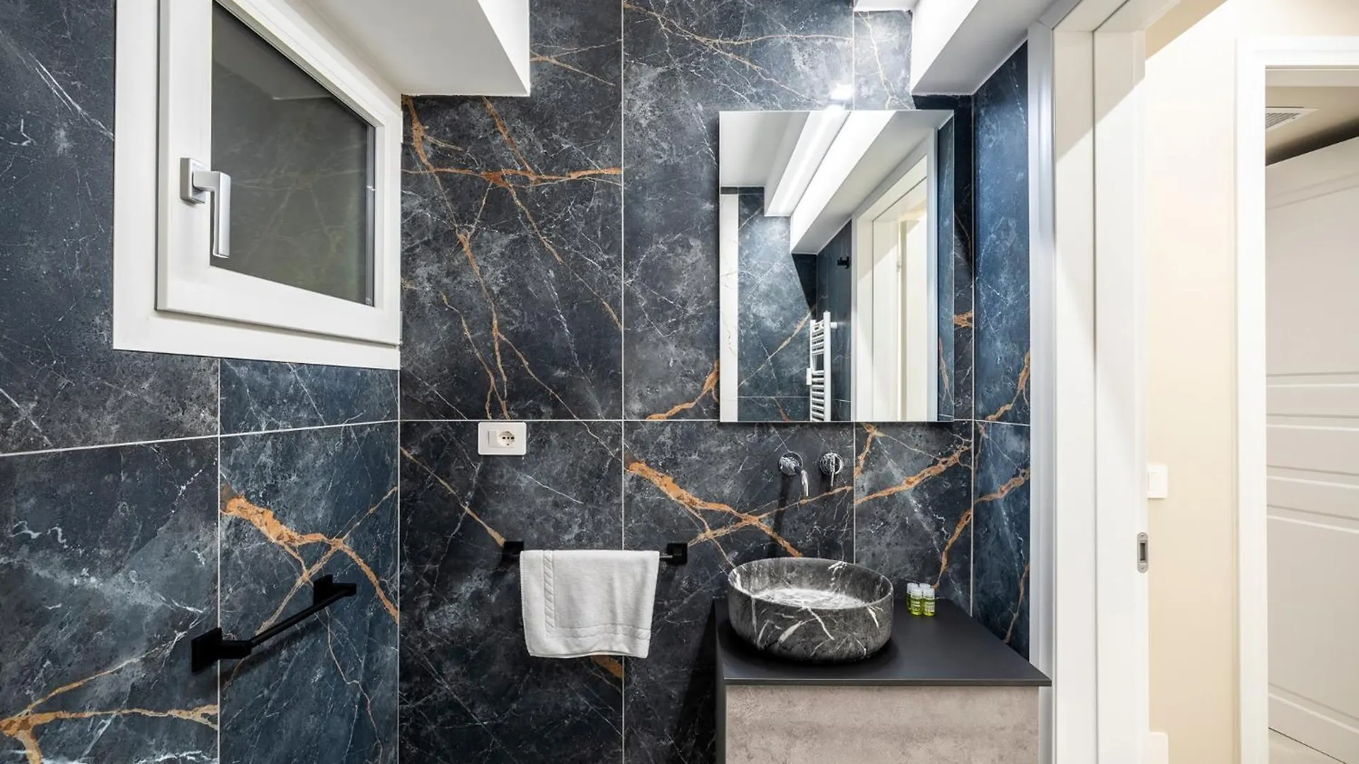 Apartment Firenze Elegance Suites A Pochi Passi Dal Centro Italy